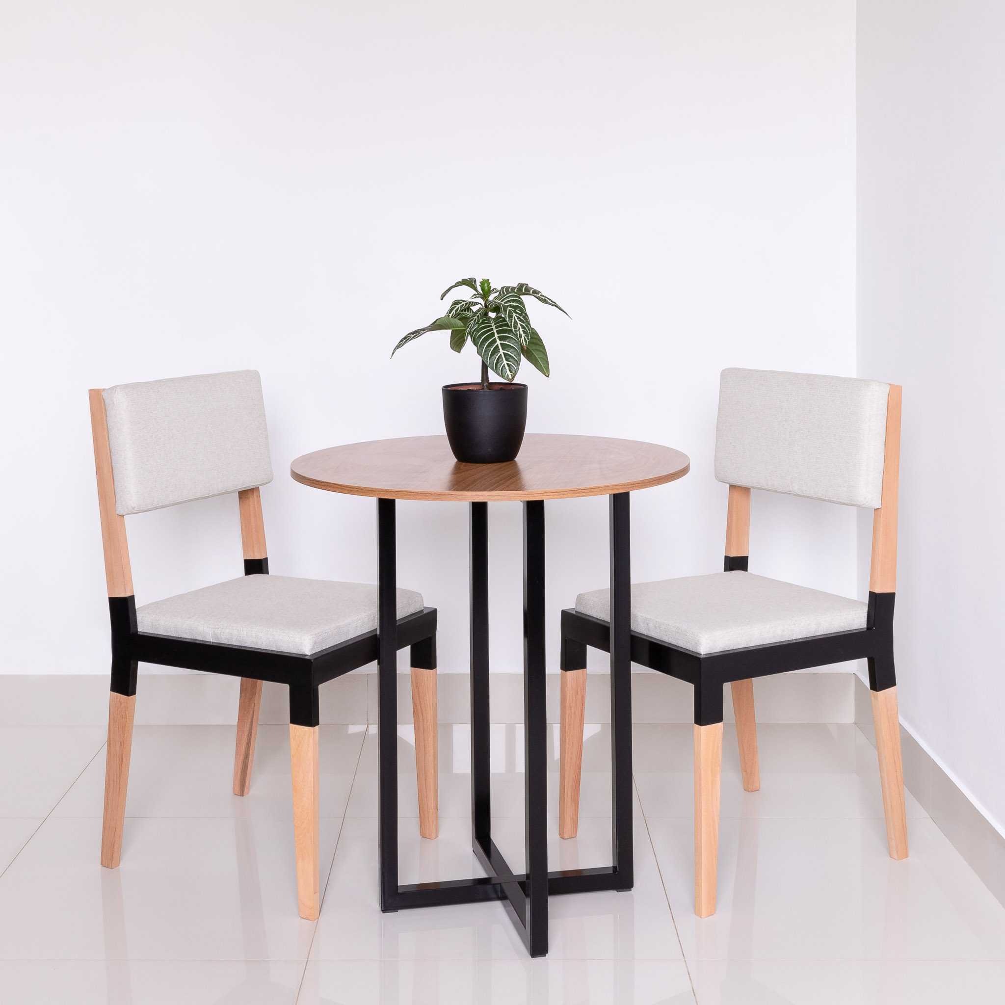 Mesa redonda jantar pequena 70cm Miró estilo industrial freijó