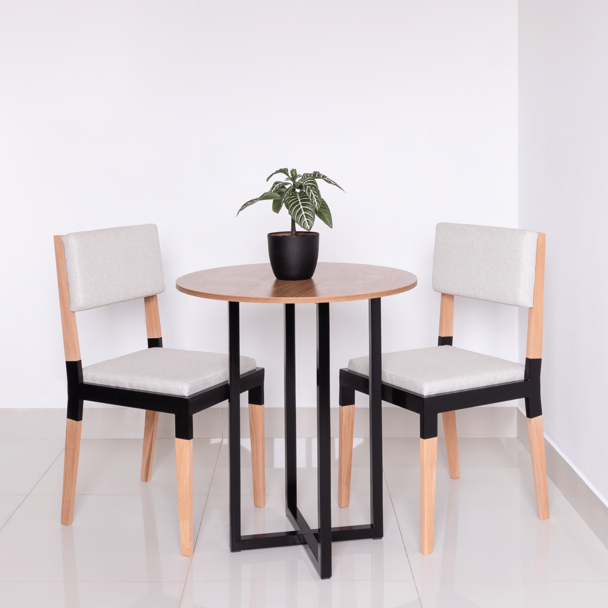 Mesa redonda jantar pequena 70cm Miró estilo industrial freijó