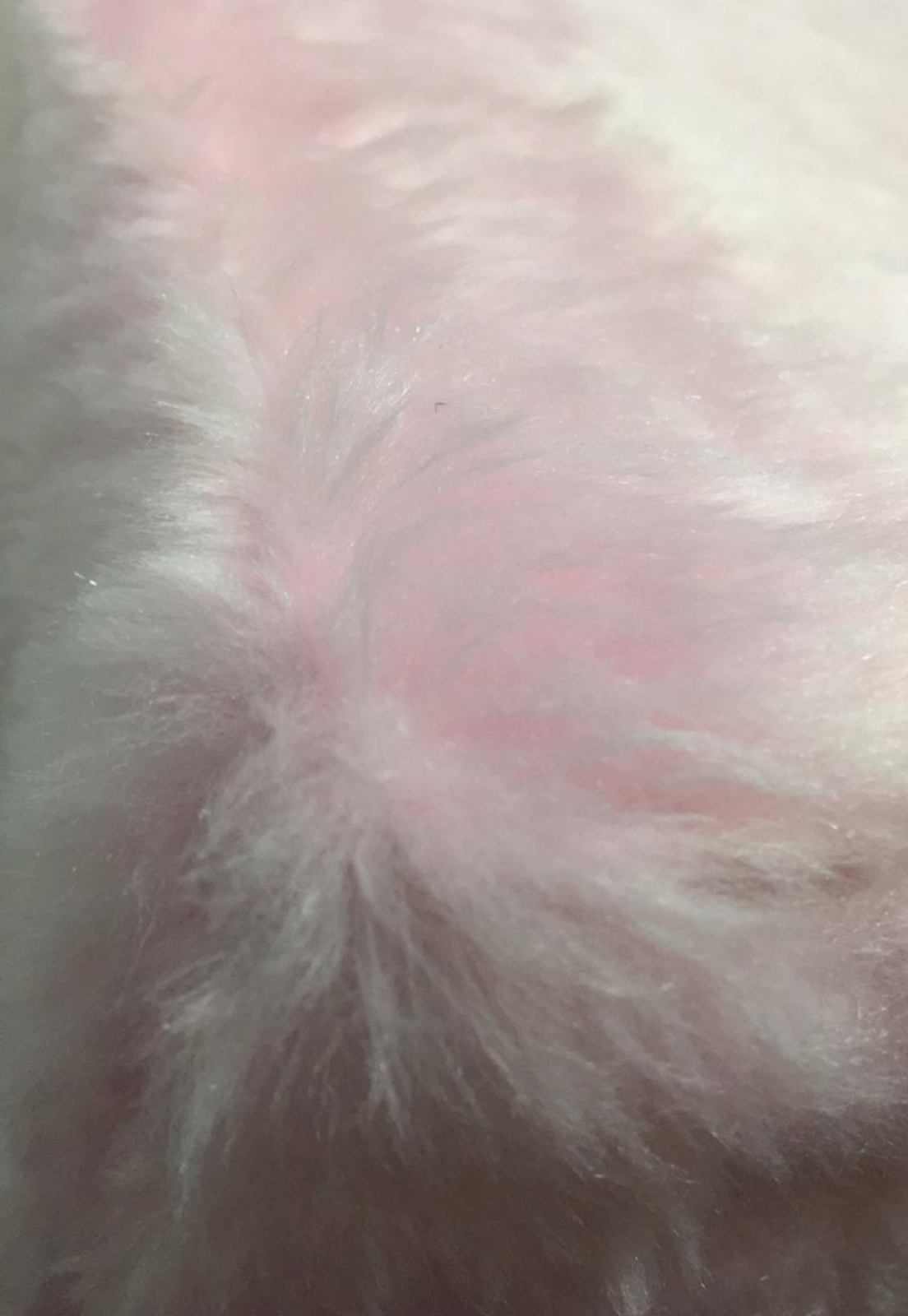 Puff Pé Palito Quadrado Não é Segredo Astracan Pelúcia Rosa Pés Branco 40x45