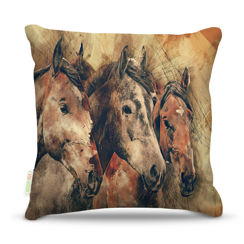 Almofada 45 x 45cm  Nerderia e Lojaria 3 cavalos colorido