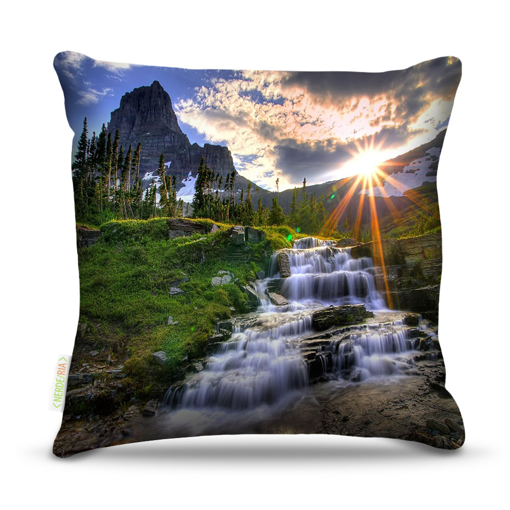 Almofada 45 x 45cm  Nerderia e Lojaria paisagem riacho colorido