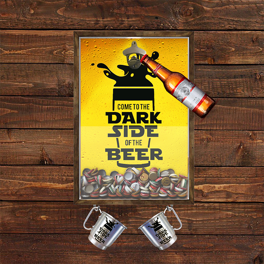 Quadro Caixa Com Abridor De Garrafas E Porta Tampinha Cerveja Com Pendurador Para As  2 Canecas.