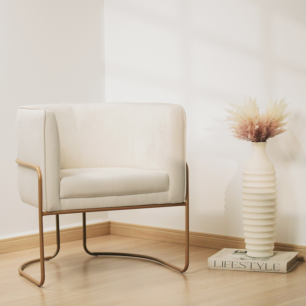 Kit 02 Poltronas Decorativas Betina Base Aço Ouro Fosco Bouclé Off White - Nexta Casa