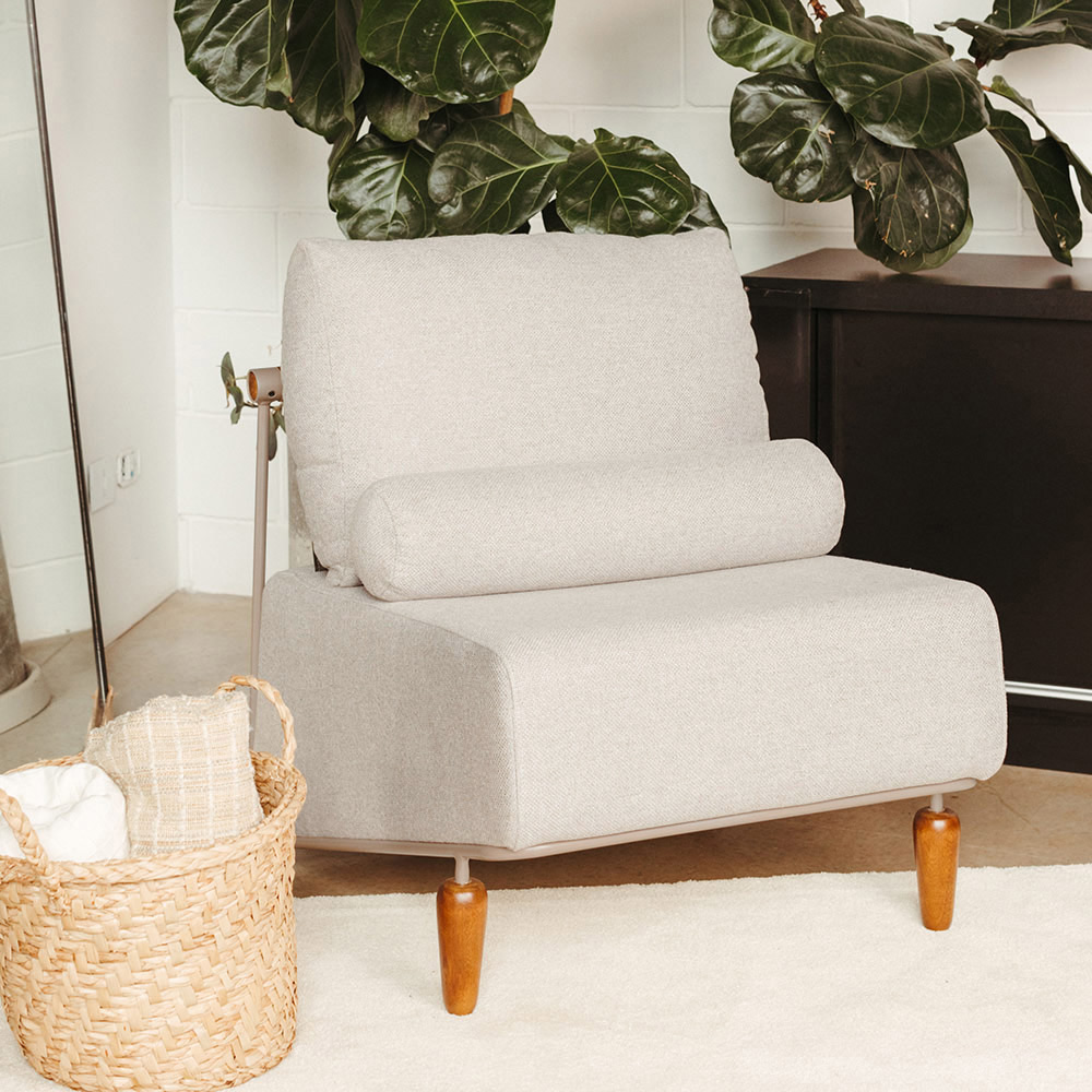 Poltrona Decorativa Aurea Base Aço Champagne Linho Bege - Nexta Casa