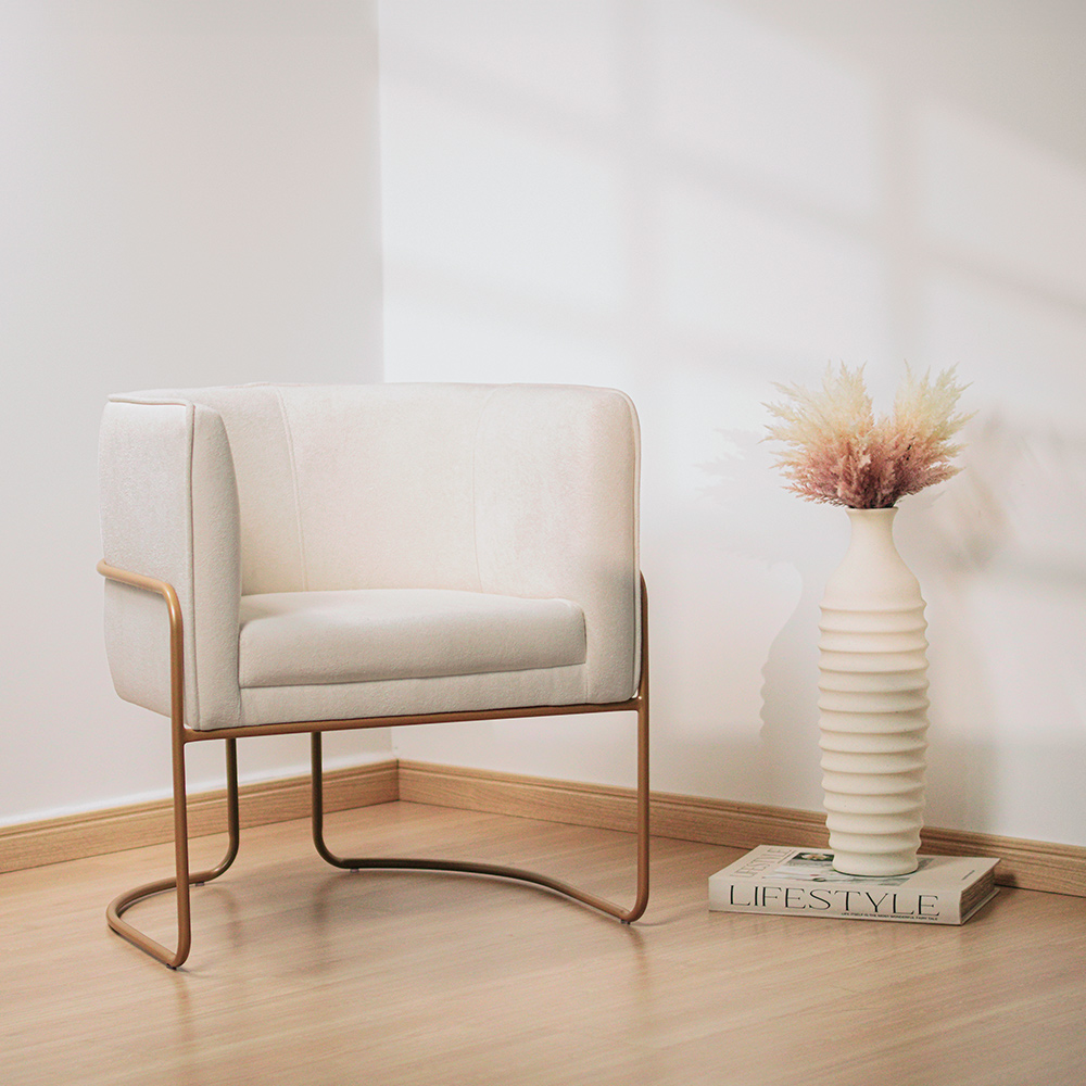 Poltrona Decorativa Betina Base Aço Ouro Fosco Bouclé Off White - Nexta Casa