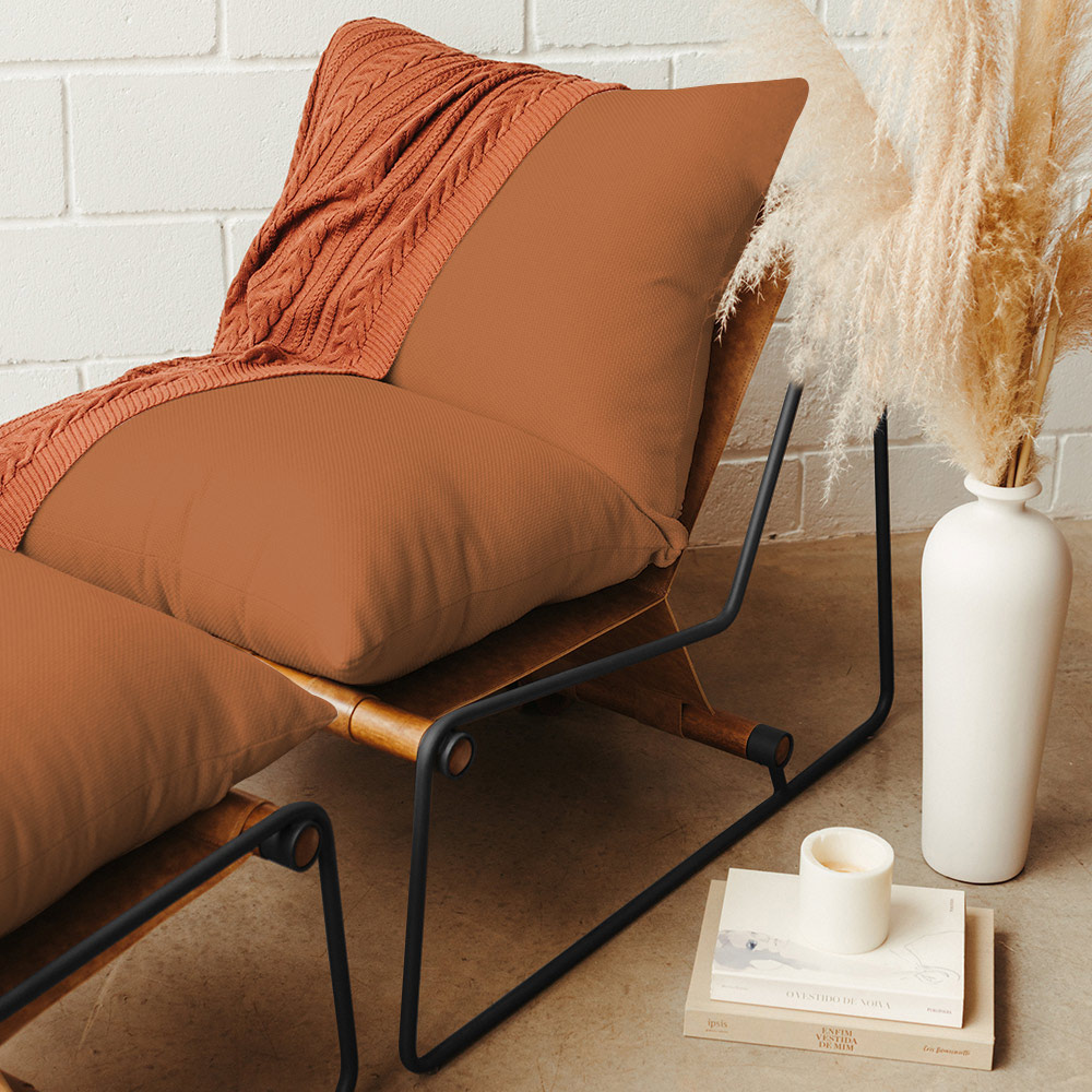 Poltrona Decorativa Turim Base Aço Preto Recouro Camel Poliéster Terracota - Nexta Casa