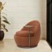 Poltrona Orgânica Kaira com Mesa Lateral Esquerda Base Fixa Titânio Bouclé Terracota - Nexta Casa