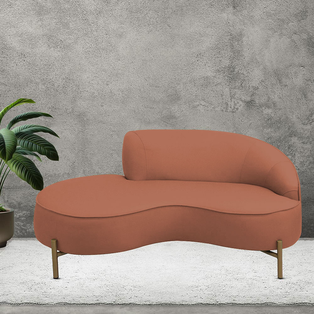 Sofá Curvo 02 Lugares 150cm Braço Esquerdo Thommy Pés Ouro Fosco Linho Coral - Nexta Casa