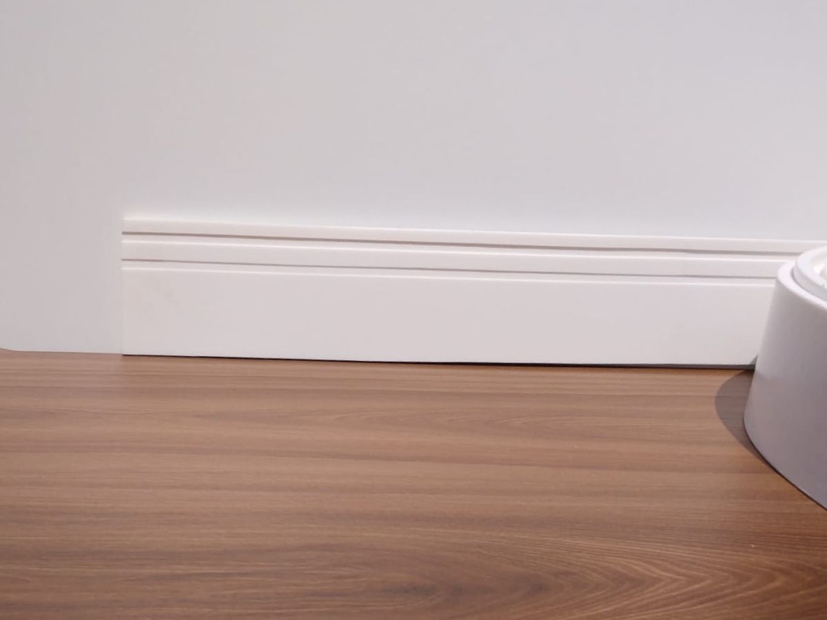 Rodapé Autocolante Flexível  - Boiserie Roda Meio Moldura Eva - 10cm 10 Metros
