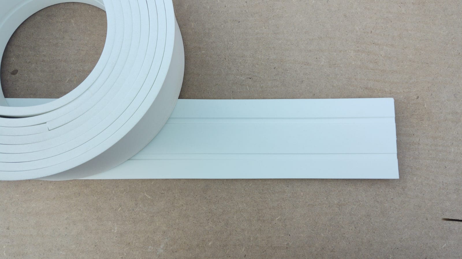 Rodapé Autocolante Flexível  - Boiserie Roda Meio Moldura Eva - 10cm 10 Metros