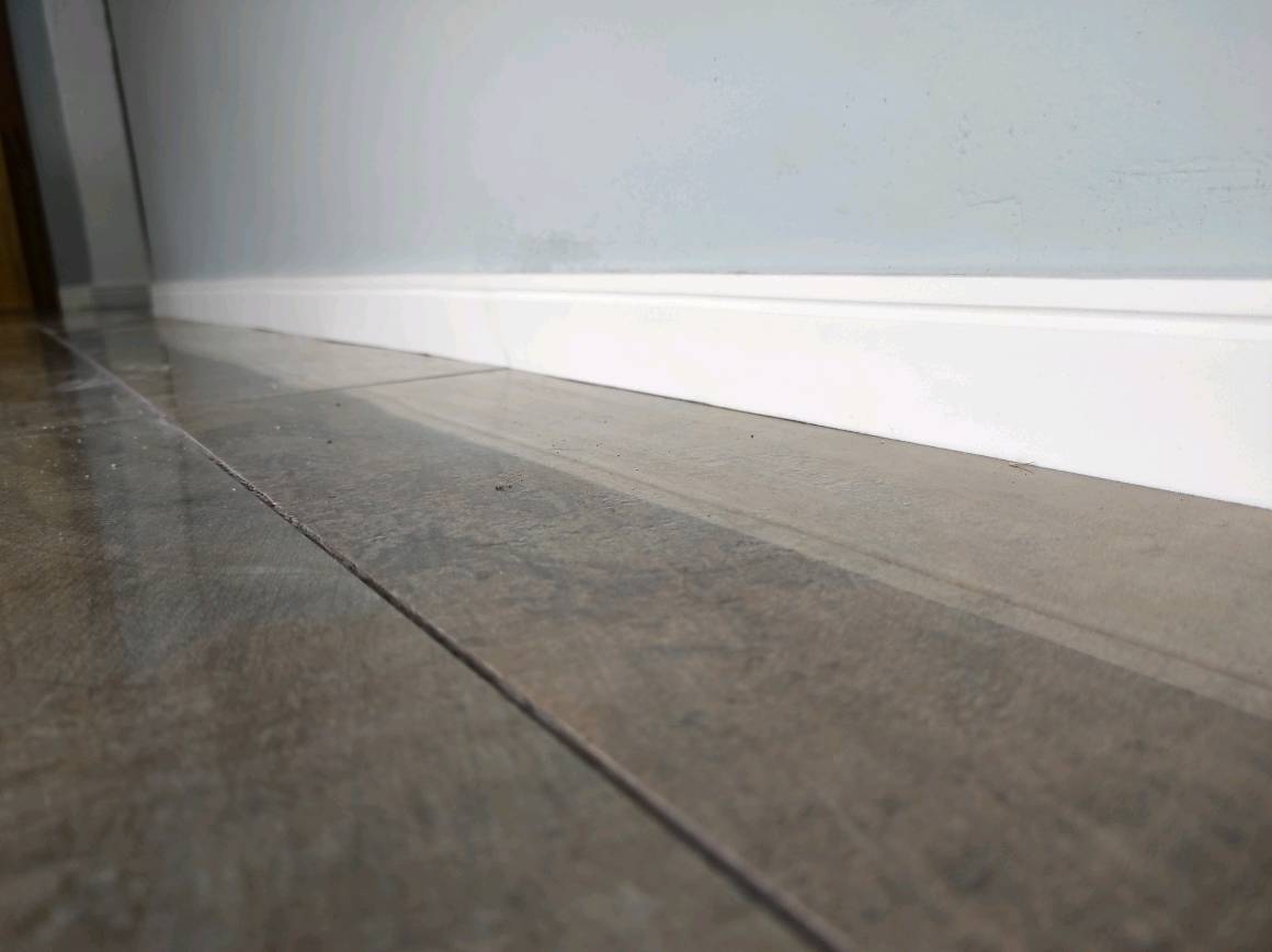 Rodapé Autocolante Flexível  - Boiserie Roda Meio Moldura Eva - 5cm 5 Metros