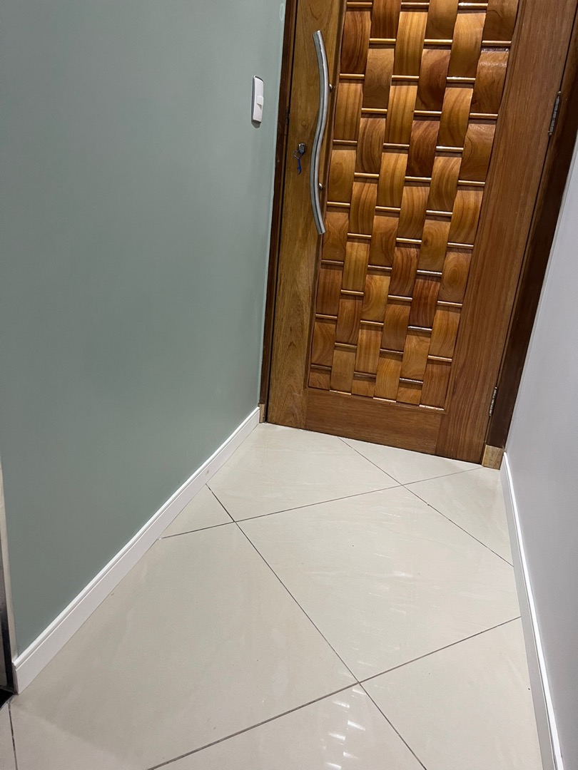Rodapé Autocolante Flexível  - Boiserie Roda Meio Moldura Eva - 5cm 5 Metros
