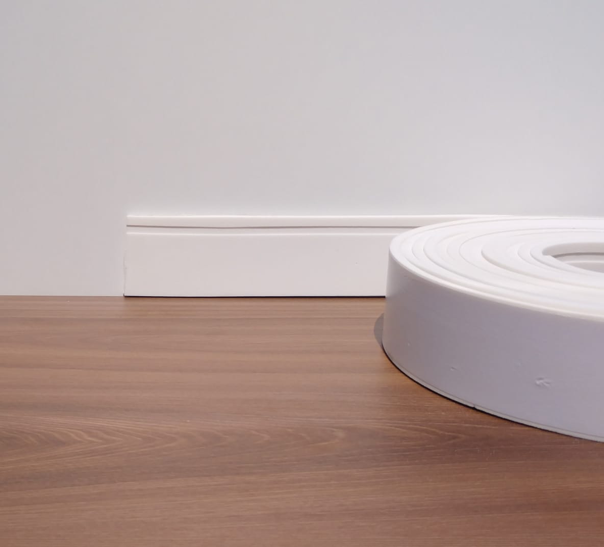 Rodapé Autocolante Flexível  - Boiserie Roda Meio Moldura Eva - 7cm 5 Metros