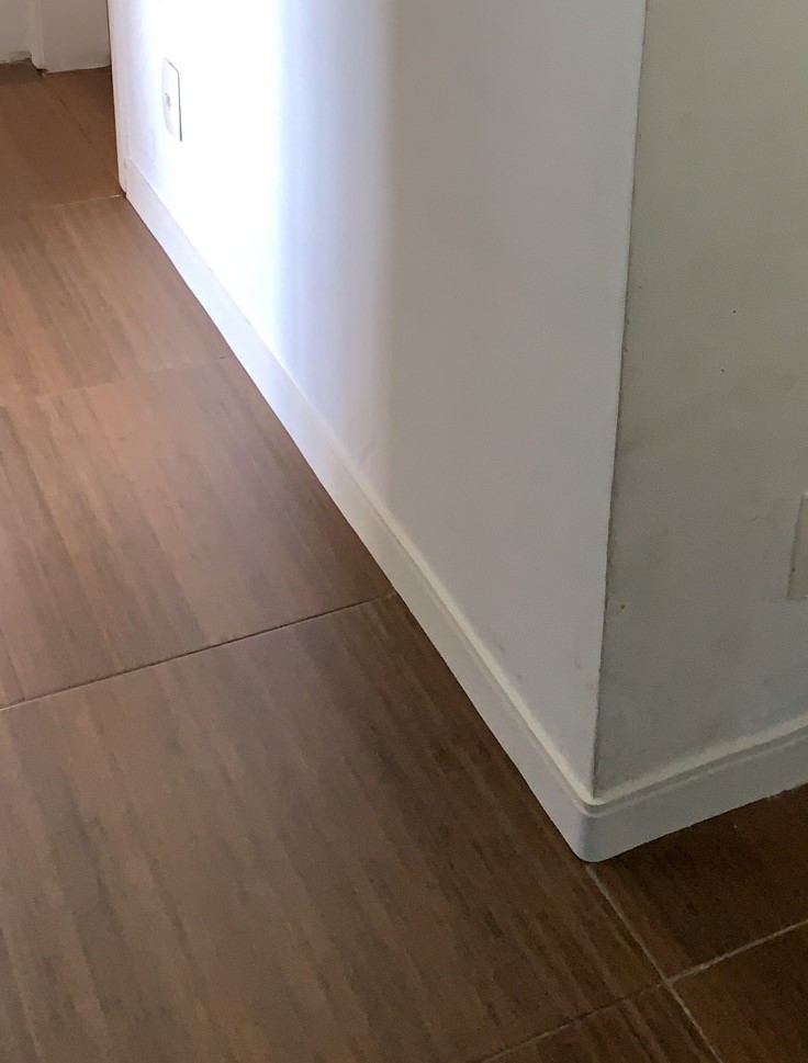 Rodapé Autocolante Flexível  - Boiserie Roda Meio Moldura Eva - 7cm 5 Metros