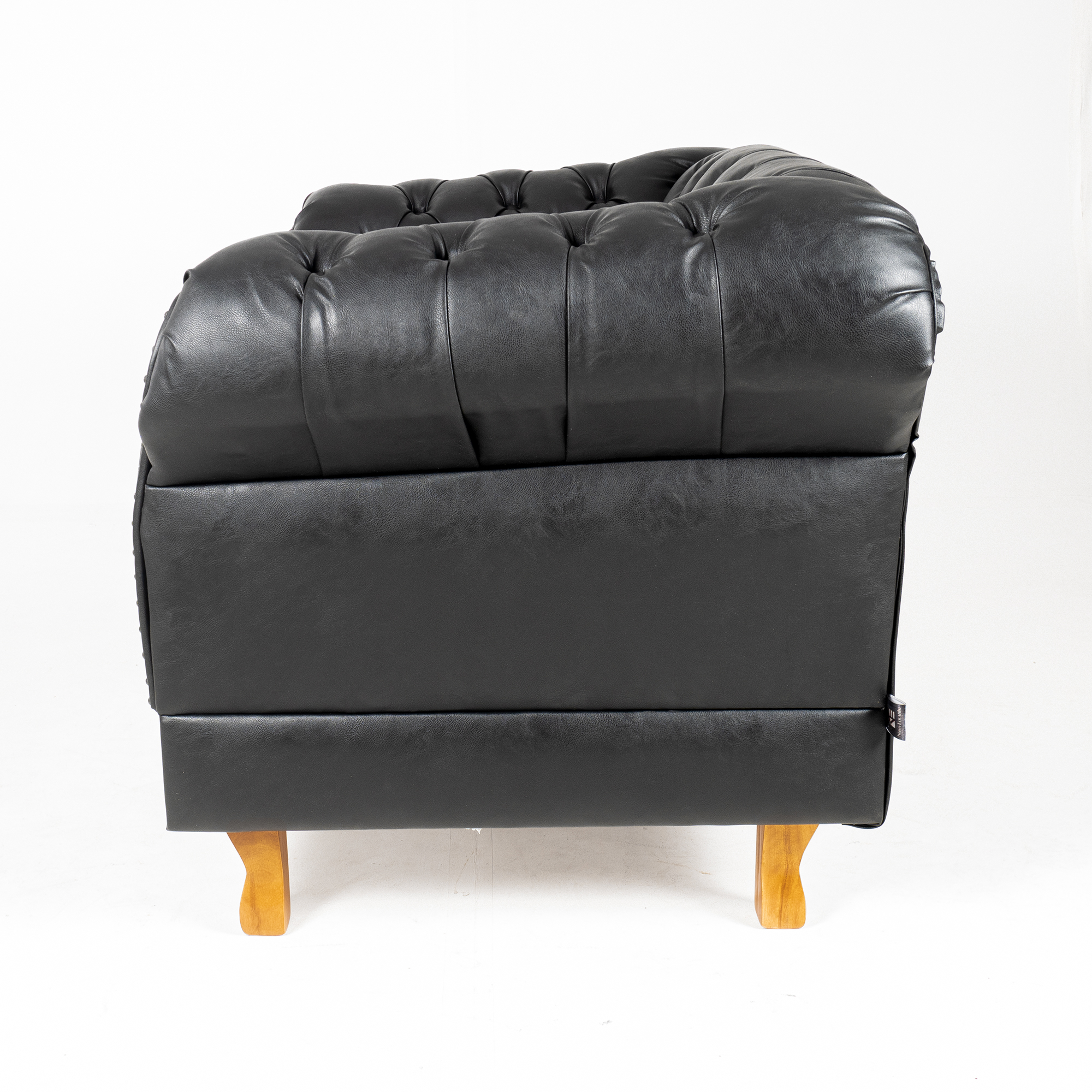 Poltrona Chesterfield Duque Com Capitonê Para Sala, Tv, Estar, Recepção, Barbearia - Couro Ecológico Preto