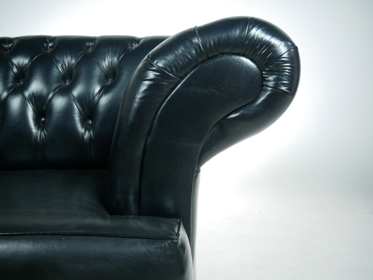 Poltrona Imperador Chesterfield Bergere - Corano Preto