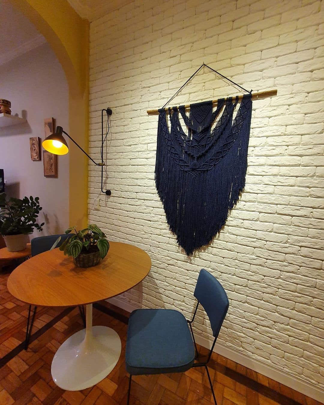 Cadeira de Jantar Roma Tecido Linho Azul Base Aço Preto - OOCA Móveis