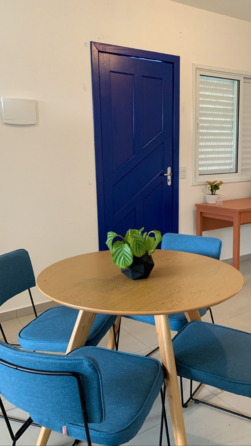 Conjunto Duas Cadeiras de Jantar Roma Linho Azul Base Aço Preto - OOCA Móveis