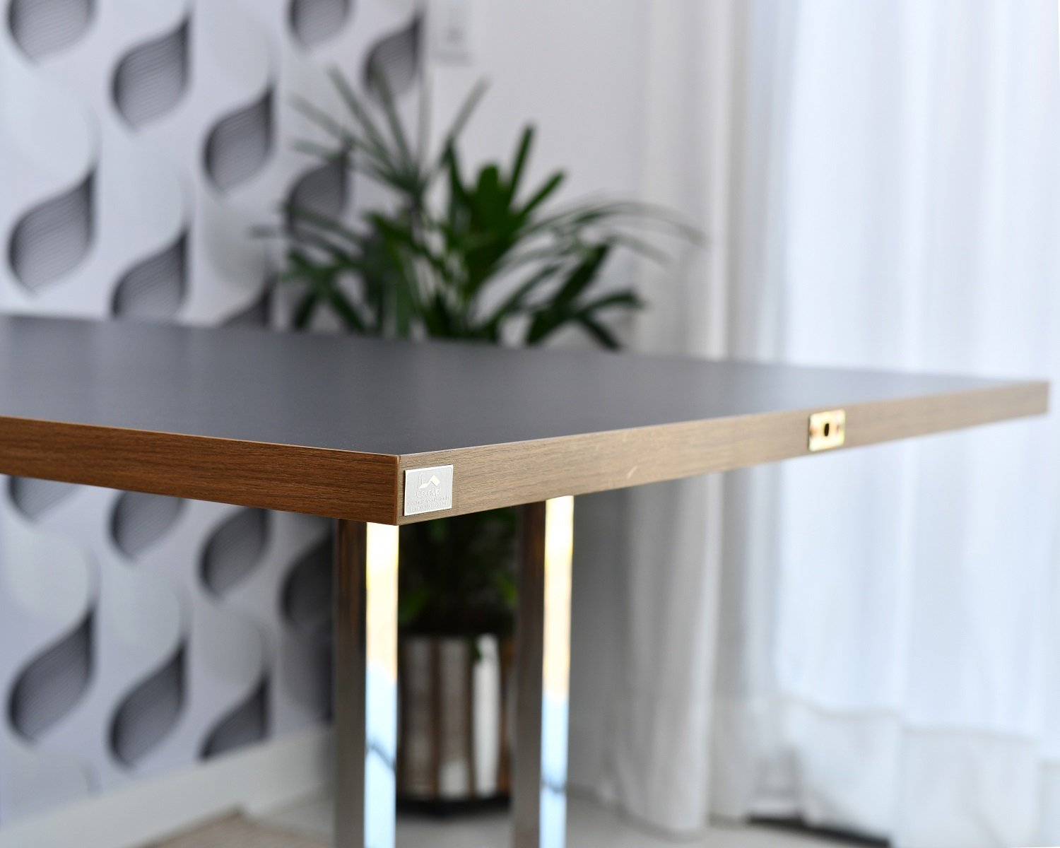 Mesa Dobrável Retrátil de Parede INOX 140x89 Preto/Noronha