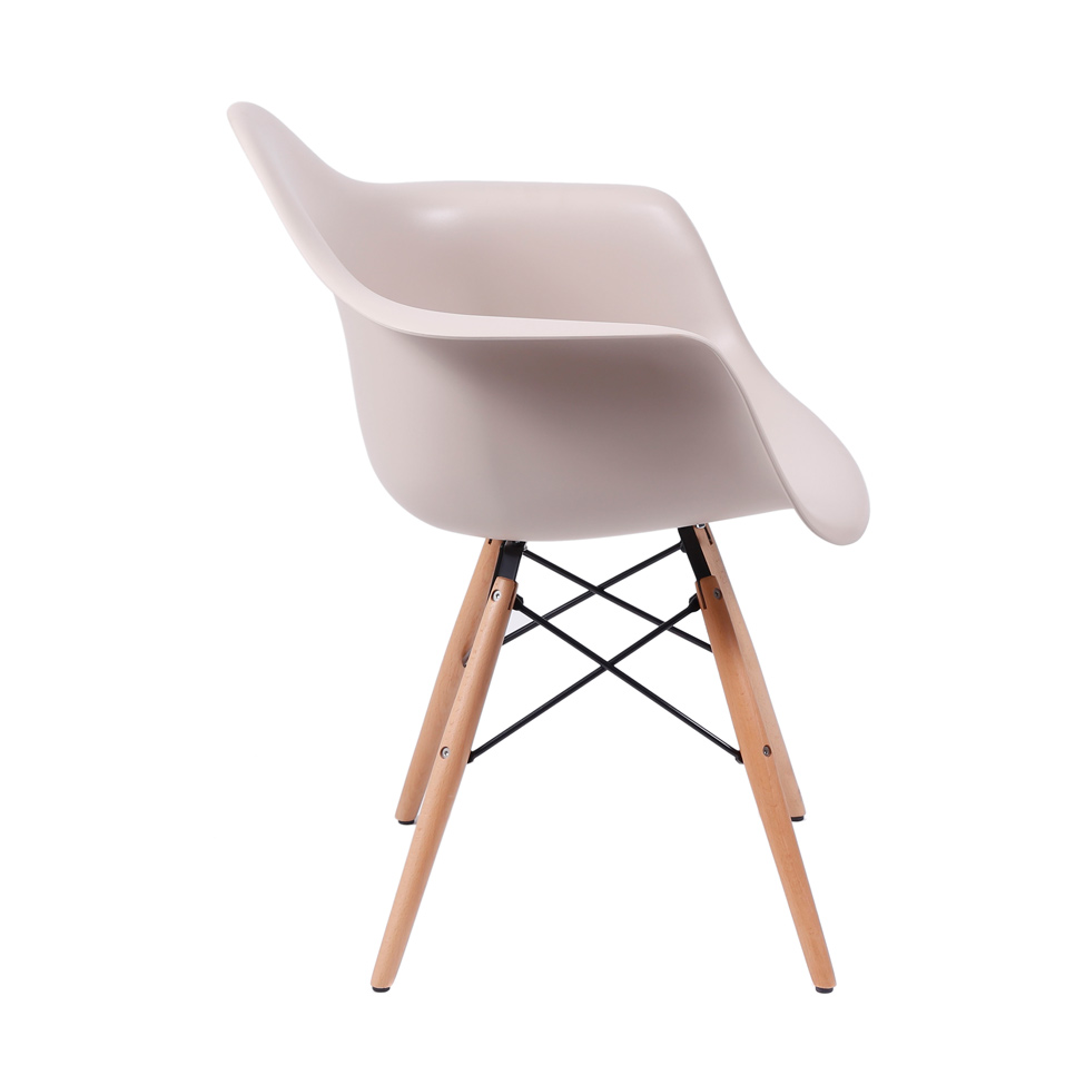 Cadeira Eames Eiffel com Braço Fendi Base Madeira