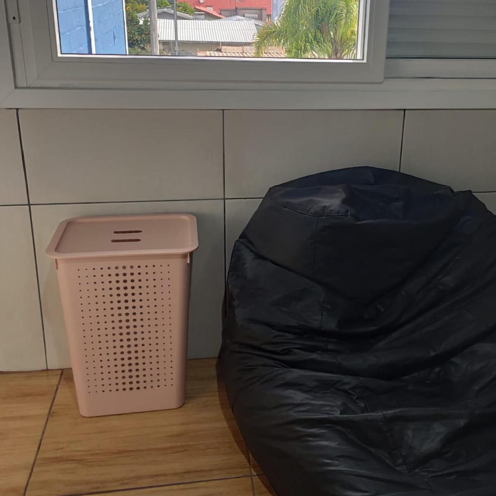 Cesto de Roupa Suja 47L Rosa Duna com Tampa para Banheiro Lavanderia Ou