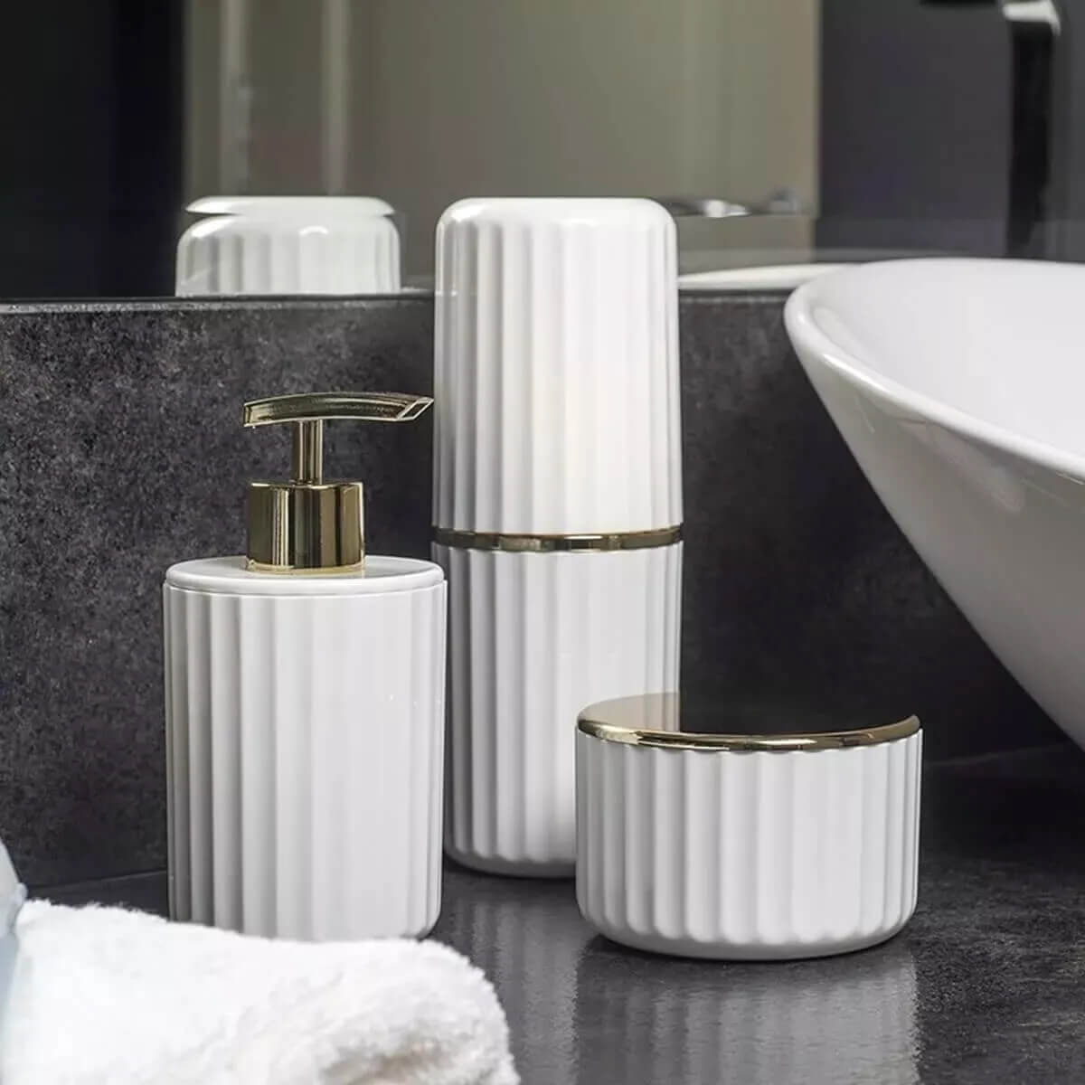Conjunto Banheiro Lixeira Porta Escova Sabonete Líquido Porta Algodão Branco Fechado