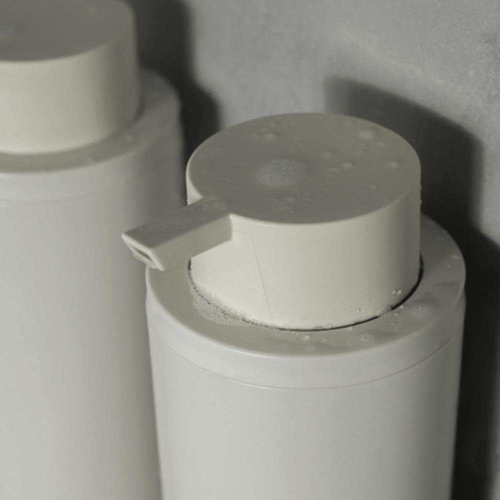 Conjunto Saboneteira e Dispenser de Sabonete Liquido Shampoo 500ml Piso Parede Bege Eleve Ou