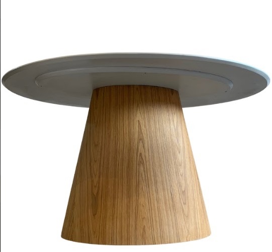 Mesa de Jantar Cone Oval 137x90 cm Base Laminada em Madeira Freijó