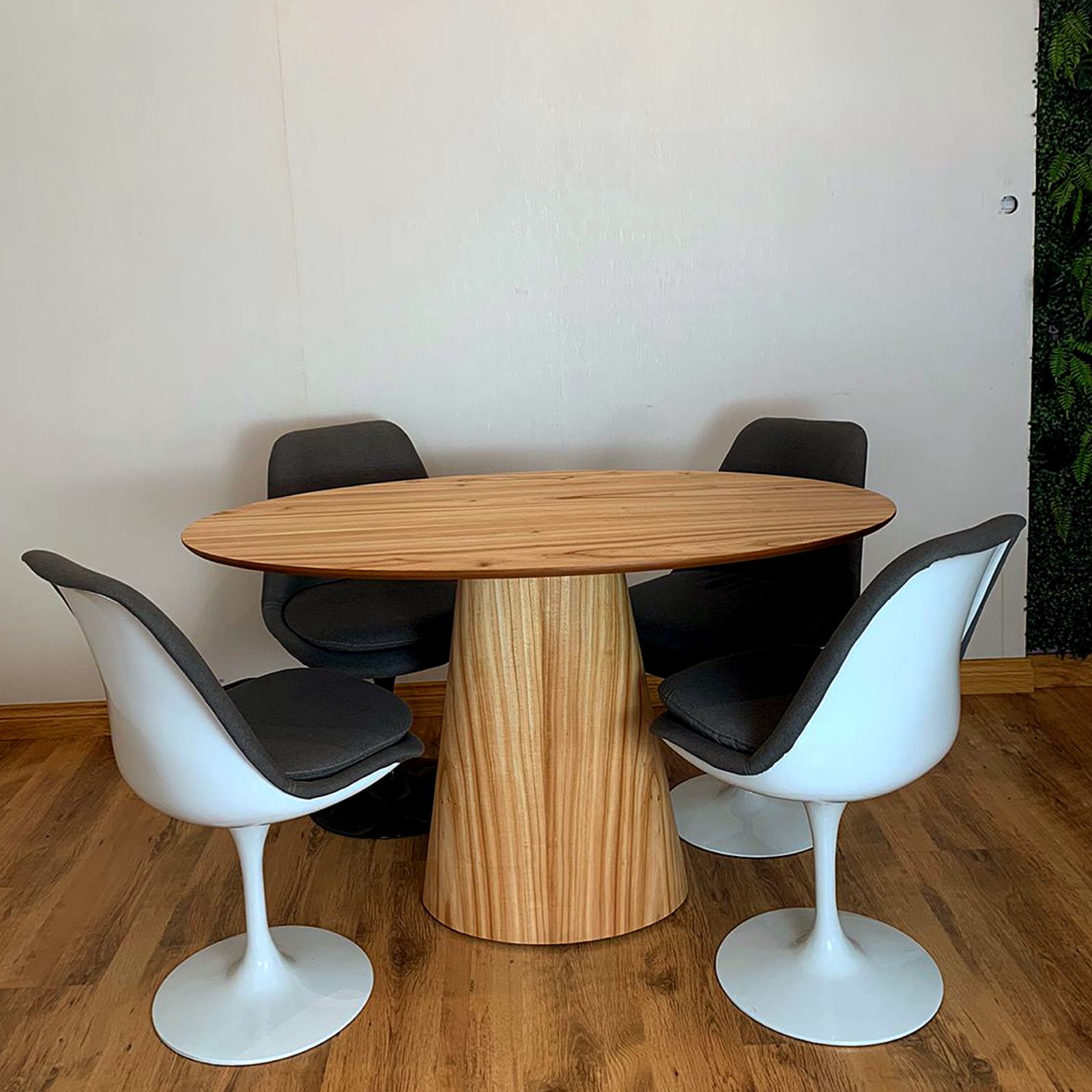 Mesa de Jantar Cone Oval 160x90 cm Tampo Cinamomo Base Cinamomo