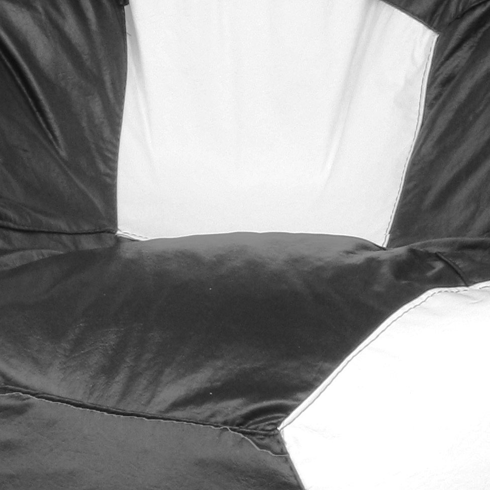 Puff Bola Super em Preto & Branco