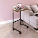 Mesa de Apoio Lateral com Rodízio Ajustável para Sofá Preto / Noce Oro