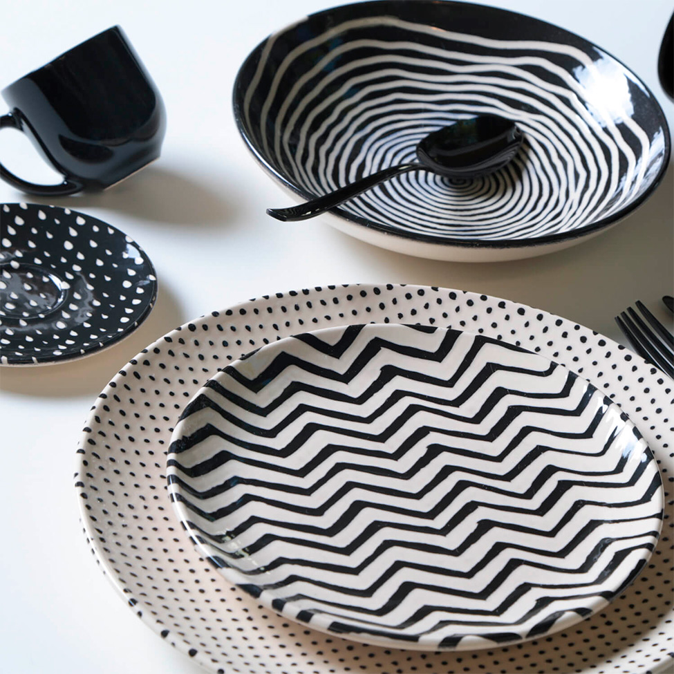 Prato de Sobremesa Chevron Off White e Preto