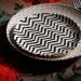 Prato de Sobremesa Chevron Off White e Preto