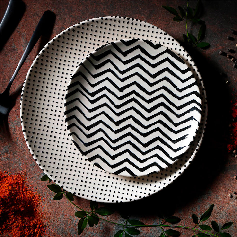Prato de Sobremesa Chevron Off White e Preto