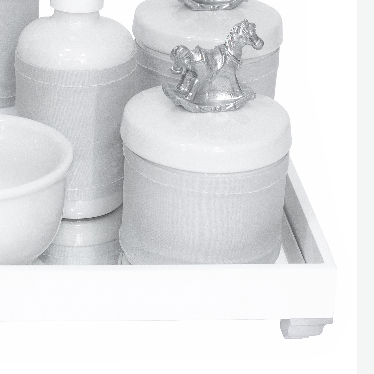 Kit Higiene Espelho Completo Porcelanas, Garrafa Pequena e Capa Cavalinho Prata Quarto Bebê Unissex