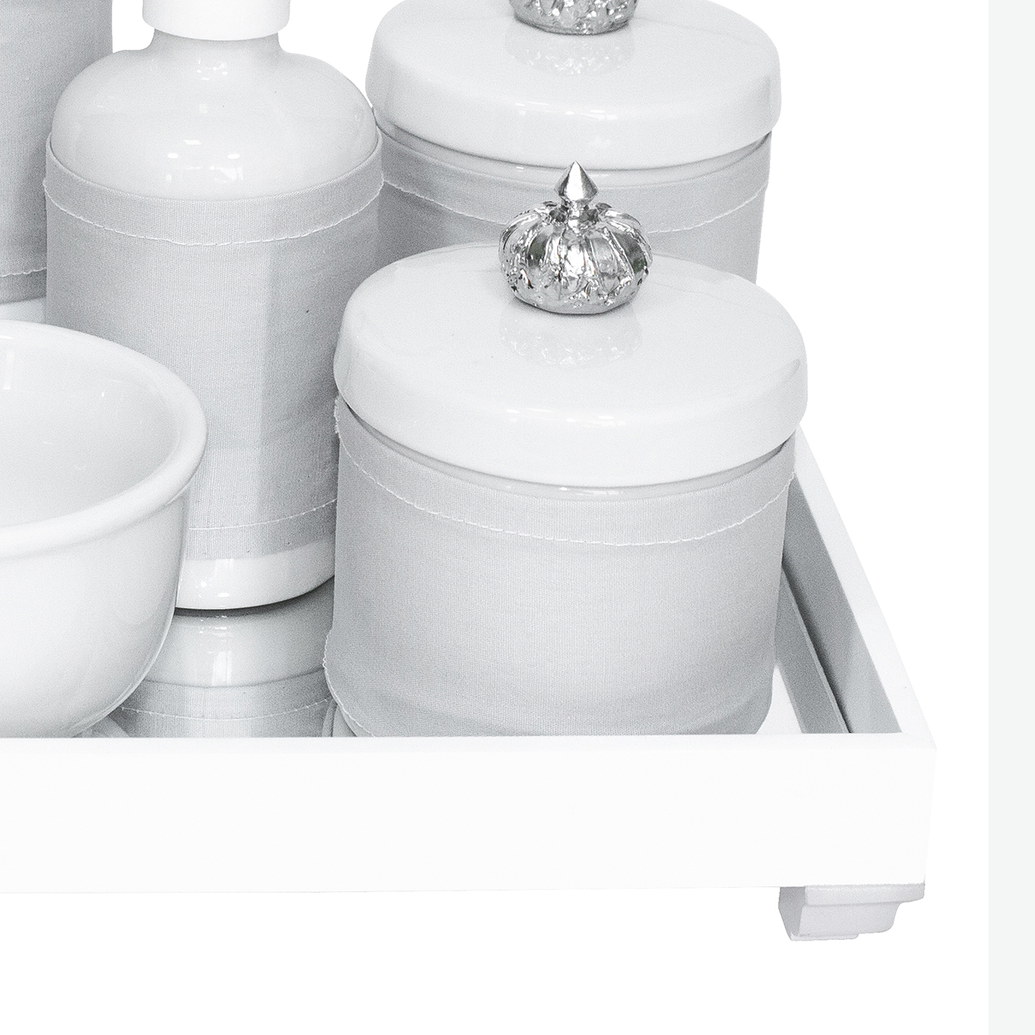 Kit Higiene Espelho Completo Porcelanas, Garrafa Pequena e Capa Coroa Prata Quarto Bebê Unissex