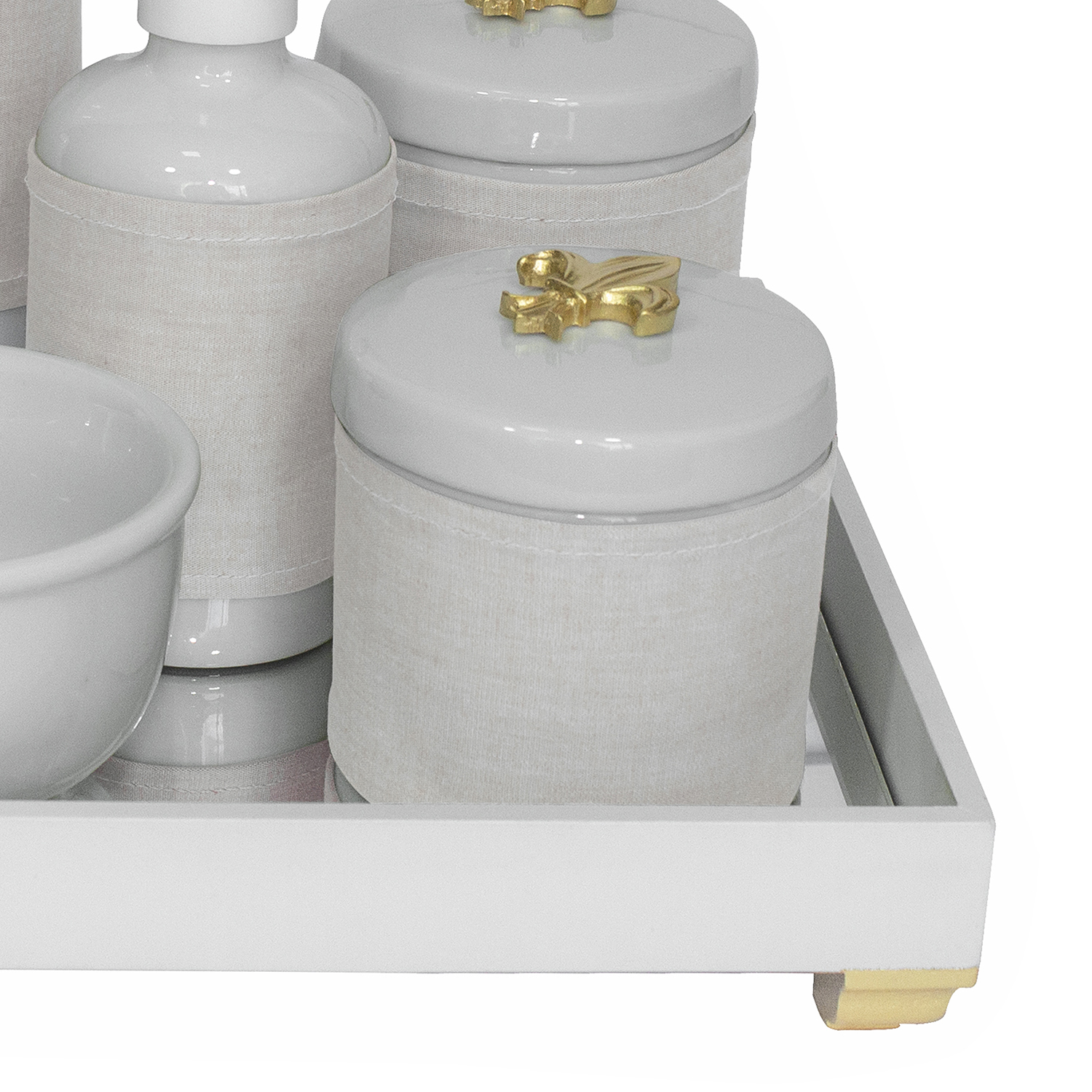 Kit Higiene Espelho Completo Porcelanas, Garrafa Pequena e Capa Flor de Liz Dourado Quarto Bebê Unissex
