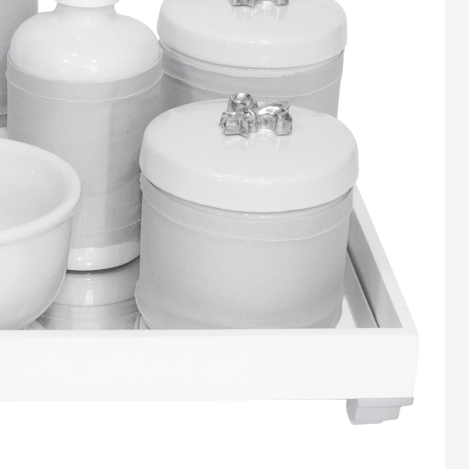 Kit Higiene Espelho Completo Porcelanas, Garrafa Pequena e Capa Flor de Liz Prata Quarto Bebê Unissex