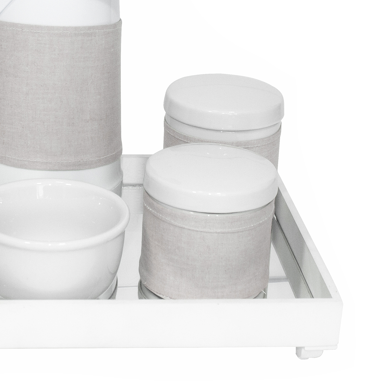 Kit Higiene Espelho Potes, Garrafa, Molhadeira e Capa Branco Quarto Bebê Unissex