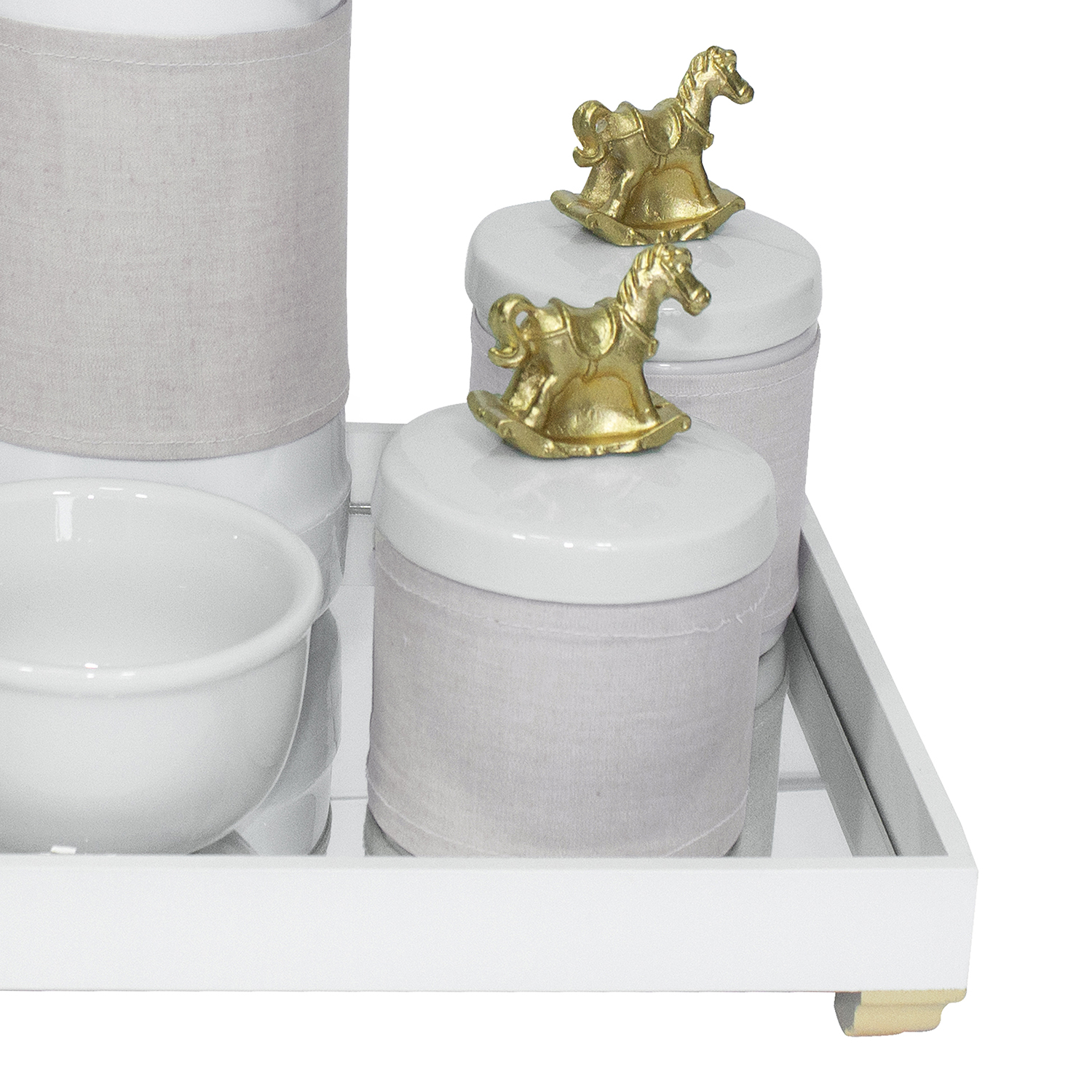 Kit Higiene Espelho Potes, Garrafa, Molhadeira e Capa Cavalinho Dourado Quarto Bebê Unissex