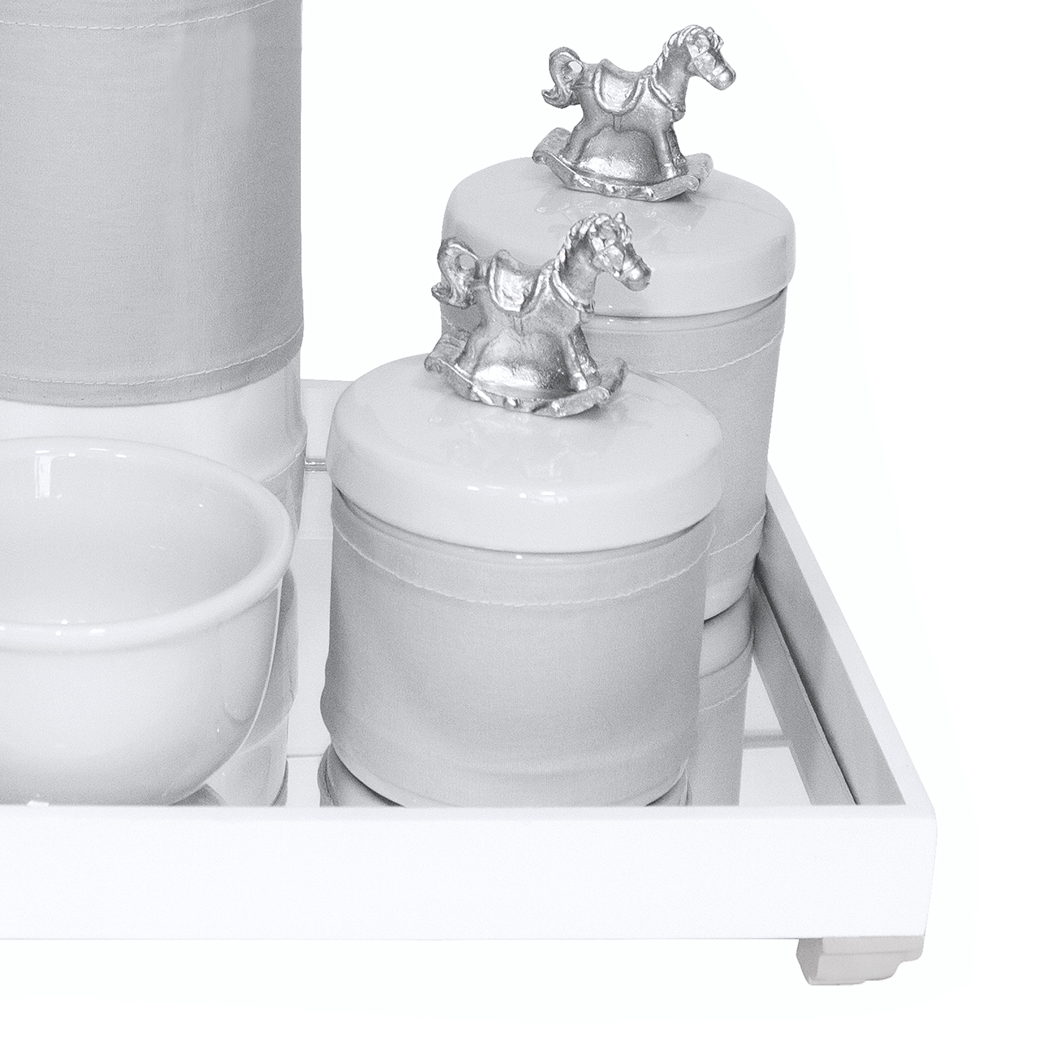 Kit Higiene Espelho Potes, Garrafa, Molhadeira e Capa Cavalinho Prata Quarto Bebê Unissex