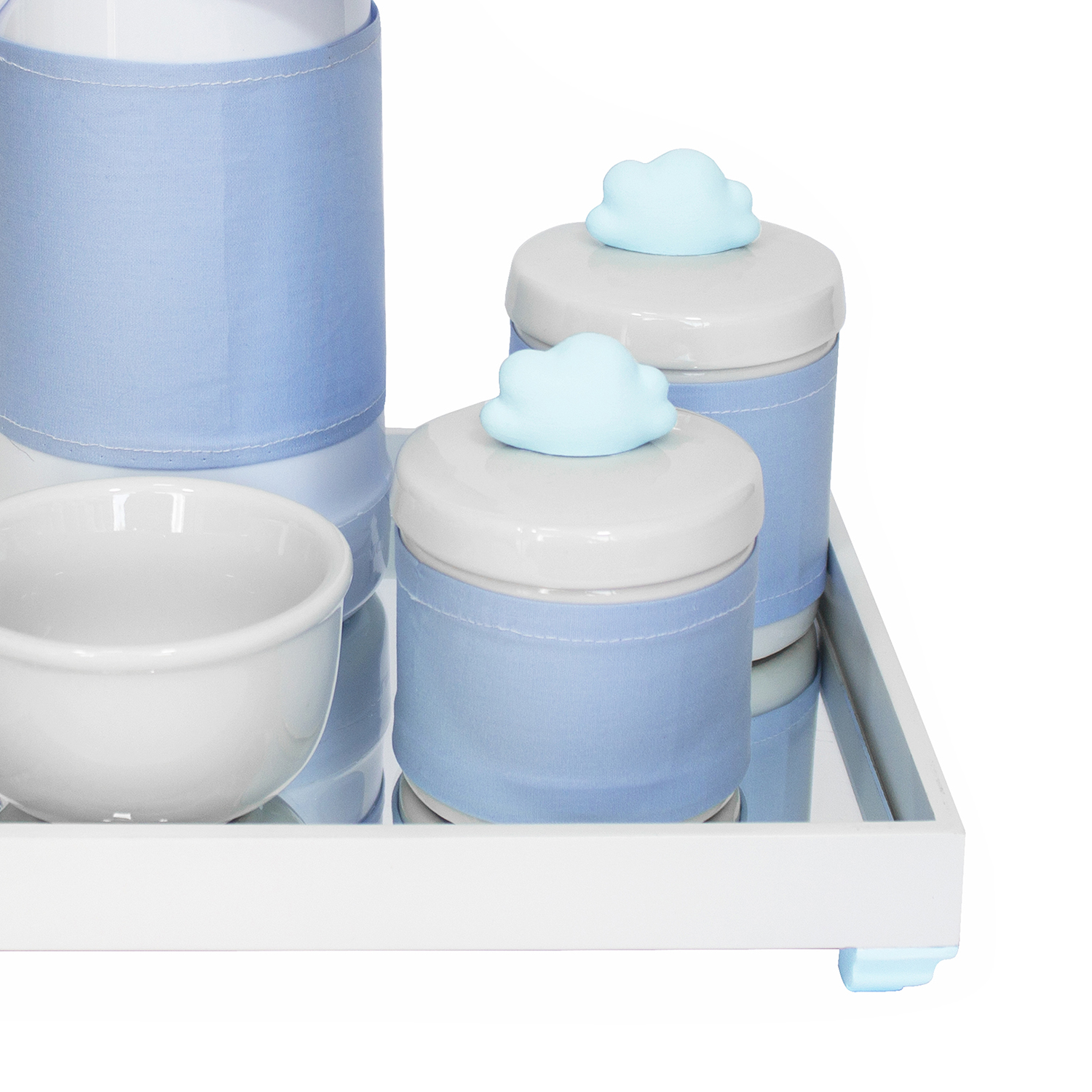 Kit Higiene Espelho Potes, Garrafa, Molhadeira e Capa Nuvem Azul Quarto Bebê Menino