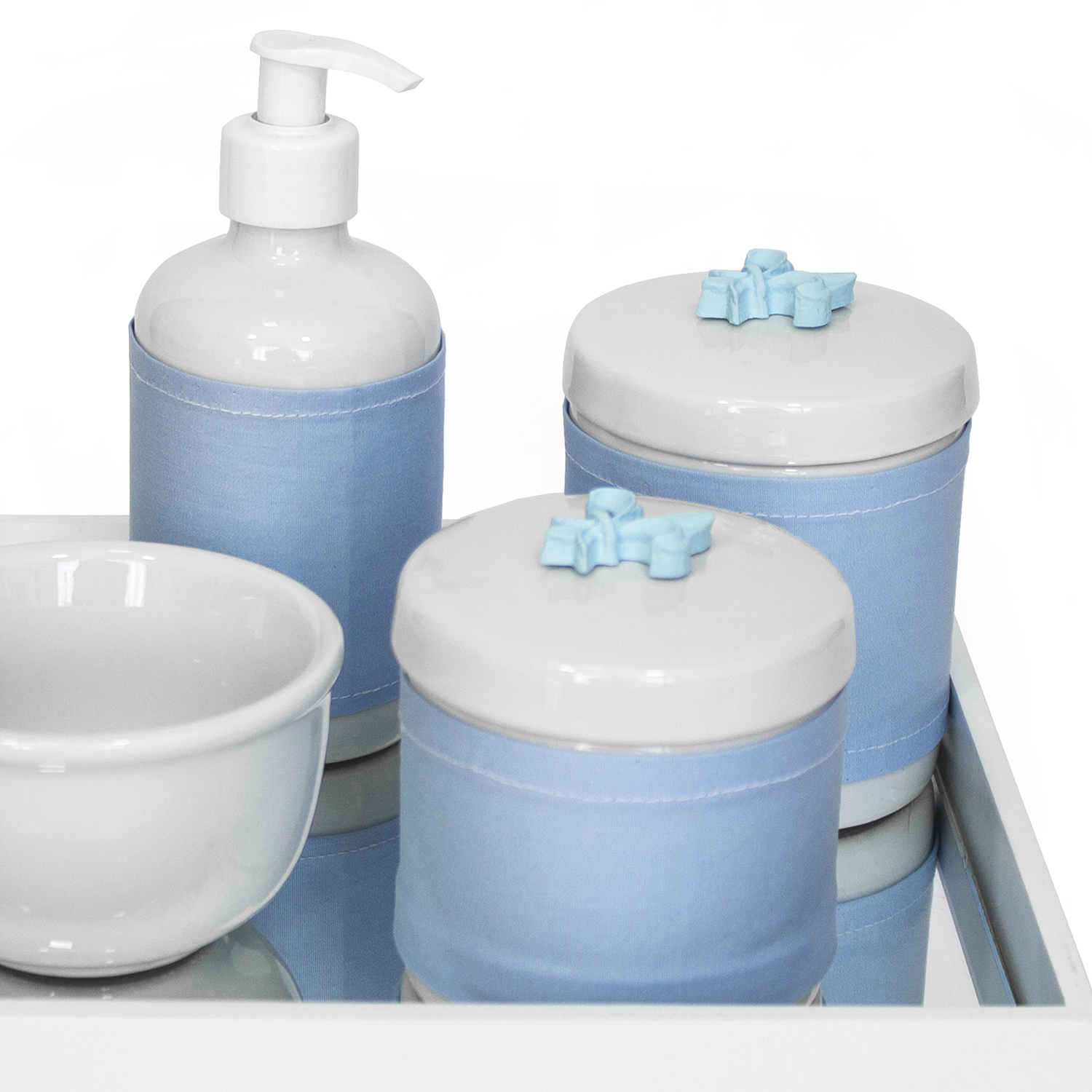 Kit Higiene Espelho Potes, Molhadeira, Porta Álcool-Gel e Capa Flor de Liz Azul Quarto Bebê Menino