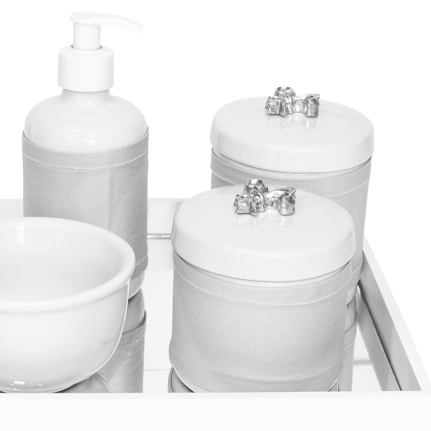 Kit Higiene Espelho Potes, Molhadeira, Porta Álcool-Gel e Capa Flor de Liz Prata Quarto Bebê Unissex