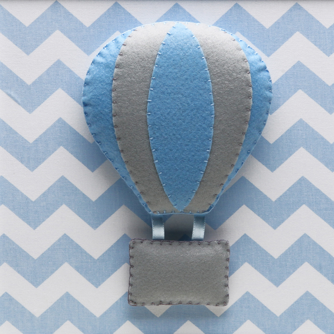 Quadro Decorativo Balão Chevron Azul Quarto Bebê Infantil Menino