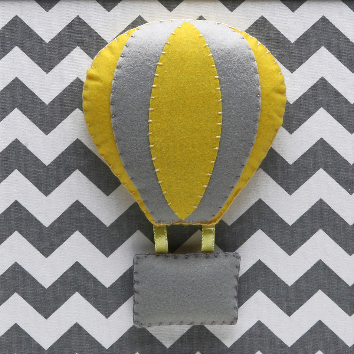 Quadro Decorativo Balão Chevron Cinza Quarto Bebê Infantil Menina Menino