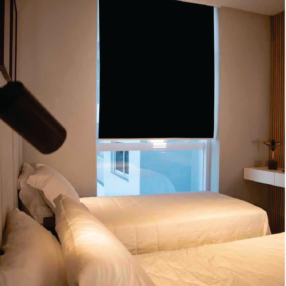 Persiana Rolo Blackout Pinpoint Preta - 1,70m x 2,80m