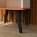 Mesa Cabeceira Off White/Cinamomo 1 Gaveta Organizadora Nicho Aberto Decorativo Pés Palito Retrô Mesinha Quarto Pés Preto - RPM Móveis