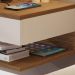 Mesa de Cabeceira Suspensa Mesinha com Gaveta Nicho Organizador Canto Lateral Cama Quarto Pequeno Decor - Freijó/Off - RPM Móveis