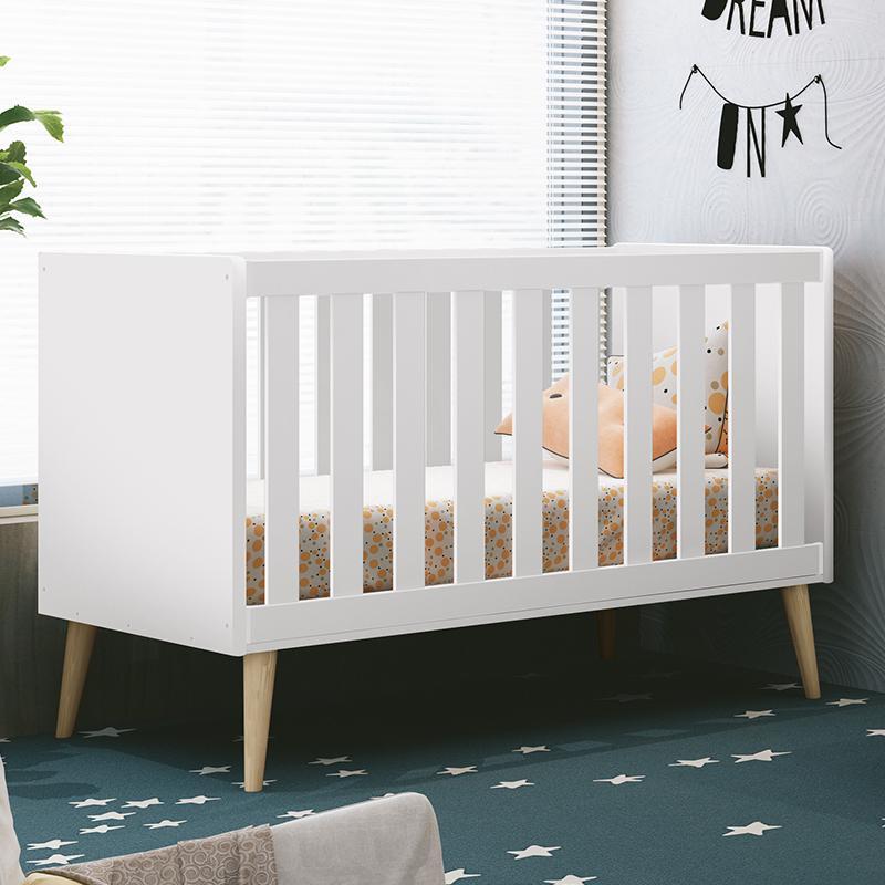 Berço Americano Theo Pés Madeira Natural Branco Fosco com Colchão D18 - Reller Móveis